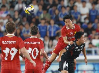 サッカー北朝鮮代表、日本戦前に選手は報道陣の呼びかけに