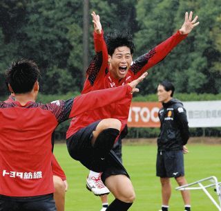 名古屋グランパス・佐藤瑶大、昨季5発の攻撃力と守備力で「危険な選手が多い」横浜Mを沈める…10月7連戦の5戦目へミシャ監督も期待