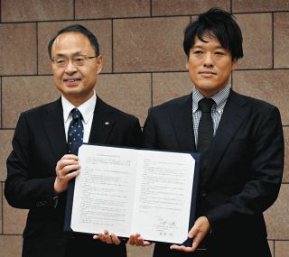 漆の美 現代的な造形に かほくの藤野さん 金沢で作品展：北陸中日新聞Web