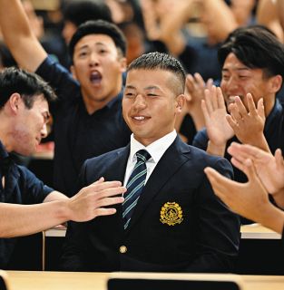 中日3位は亜大の強肩捕手・前嶋藍　インサイドワークにも定評、亜大を今秋9季ぶりのリーグ優勝に導く
