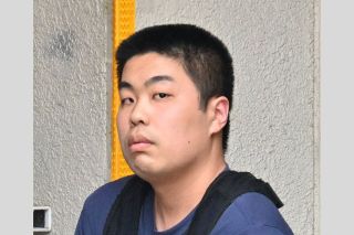 多彩な表情のガラス工芸 浅井さん、古巣の長浜「黒壁」で個展 ：中日