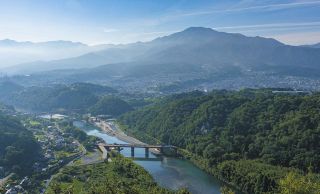 東西を結ぶ大動脈の息吹、乱世を渡った城跡で　中津川市の苗木城跡の見どころ紹介