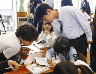 お互いに協力、楽しく学ぶ　北方・南学園で異学年教育スタート