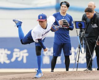 中日】「THANK YOU」「SHO NAKATA」中田翔引退Tシャツを着用し本人を