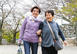 県外避難、能登弁の友に支えられ　石川・珠洲の高齢女性2人が三重で交流