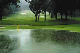 女子ゴルフ最終日は翌日に順延　悪天候で開始時間を午後に延期も、回復見込めず日曜開催を断念　29日は午前8時スタート