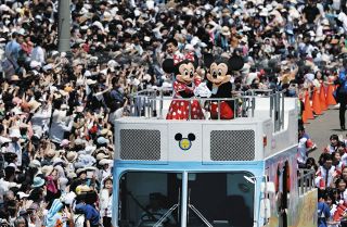 ジャンボリミッキー！ 静岡県焼津市でディズニーパレード、13万人来場