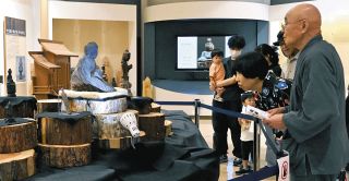「来たかいがあった」西神頭家と東神頭家の「円空仏」ずらり　初の同時展示、郡上市で
