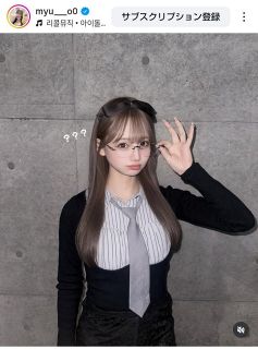 ◇安西ひろこ、赤の”大人”ミニワンピからのぞく美脚【写真】：中日