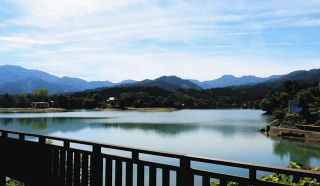 25年ぶり 桜ケ池の水抜き天日干し　南砺市、10月実施に向け資金調達へGCF
