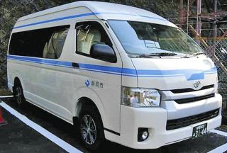 浜松市の95歳中村さん「最後の個展」 油彩やスケッチなど80点並ぶ