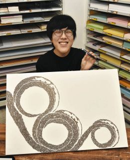 ペン1本で精巧アート　松阪の高校生・長谷川さんが津の文具店で個展