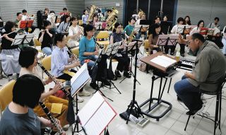 14日の定演へ 音やテンポ入念に確認　ウインドアンサンブル垂井