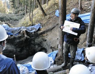 阿寺断層が及ぼす影響は？　中津川・付知中生が発掘現場を見学
