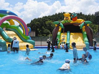 スケート場に水遊びの遊具　19日、恵那に新施設オープン