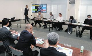 九谷焼 海部公子 鹿デザイン カップとソーサー １客 専用箱 サイン 経歴書 故海部さん 色絵磁器に息吹 加賀・硲伊之助美術館で遺作展：北陸中日