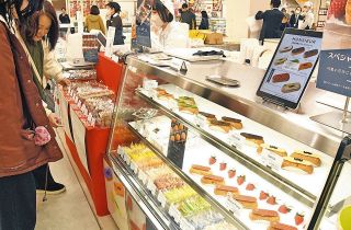 筋ジスと闘い棒人間アート Kaitoさん 思い出の鯖江で個展 寝