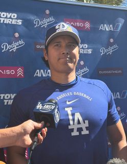 ロバーツ監督、球場に入るのに苦労…大谷翔平＆「デコピン