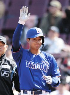 中日、ファンの前で新ユニホーム発表 ホーム用は青と赤を組み合わせ