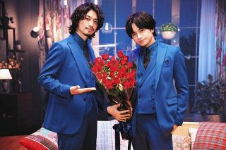斎藤工が28本のバラで誕生日のセクゾ中島健人をサプライズ祝福「２人の関係がさらに進化している」