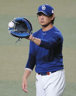 中日】「THANK YOU」「SHO NAKATA」中田翔引退Tシャツを着用し本人を