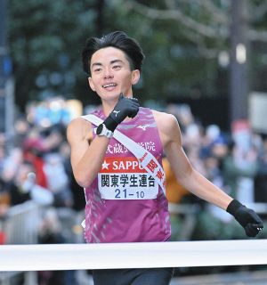 【箱根駅伝】関東学生連合・佐野颯人、『イイじゃん』ポーズで笑顔ゴール　”同姓同名”M！LK・佐野勇斗がSNSで即反応 「やってくれた…？」と感動