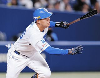 中日・鵜飼航丞、バット折りながらホームラン！「去年と違った姿