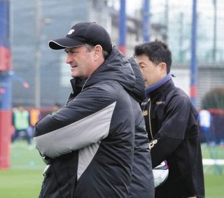”変幻戦略”のアルベル監督が期待する「チームの成長」徐々に浸透している『ポジショナルプレー』【FC東京】