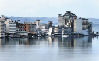 【石川】小さく快適 和倉転換　「減築」再建 個人客狙う　建築費高騰、人手も不足