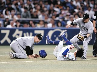 ロッテ】岡大海の逆転サヨナラ弾バットをプレゼント 殊勲の一発で折れ