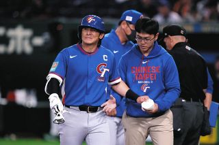 ロッテ】OBの小宮山悟さんが始球式 『雨男』の「リベンジ登板」を