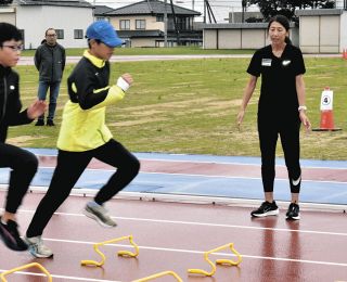 マラソンの基本 土佐礼子さんから学ぶ　長野県伊那市で陸上教室