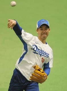 中日1位ルーキー・金丸夢斗、2軍キャンプで初ブルペン ボール