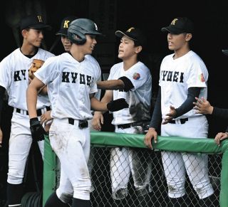 センバツ史上初の”東海大対決”…そっくりユニホームに歓客