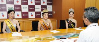 飯田市の柳沢さん、佐々木さんが世界大会へ意気込み　ASP初出場を市長に報告
