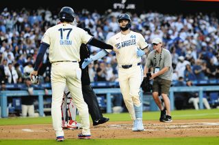 巨人やカブスで活躍の高橋尚成さん、今永昇太を捕手に始球式 両チーム