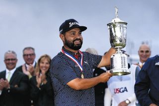 【全米オープン】ウッズの言葉を思い出し…悪天候中断が流れを変えた、JJスポーン、通算1アンダーで逆転優勝
