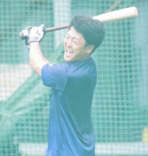 中日育成・山浅龍之介が休日返上トレ、小林正人コーチとの“ガチ勝負”、3打席凡退に「まだ現役いけますね」と脱帽