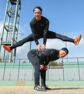 宇佐見真吾の優しさにネットもほっこり…レガースが外れ四苦八苦の阪神