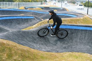 迫力の無料BMXコースで腕磨け　各務原で12月14日開業、デイグランピング施設も整備