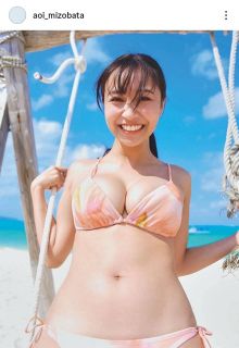 ◇比嘉愛未、真っ赤なドレスで美脚チラリ【写真】：中日スポーツ・東京