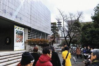 旧市立博物館が梱包されている？！　松本で建築芸術祭始まる