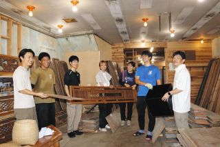 建物古材 思いつなぐ　公費解体の板材、建具