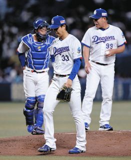 中日・上林誠知、ピンク！！ リストバンド・マスコットバット