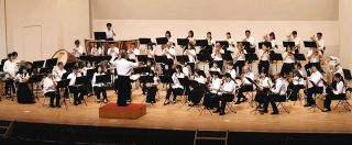 迫力ある演奏で聴衆を魅了　名古屋市で活動する吹奏楽団「アンサンブル・ヴィヴァーチェ」、豊明市で演奏会