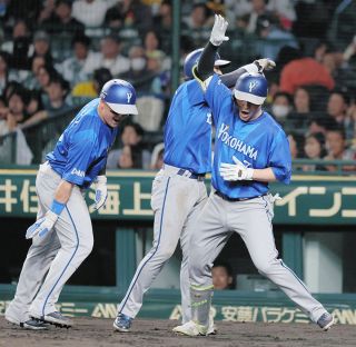 日本ハム】糸井嘉男さん、自腹でユニホーム購入し「11年ぶりの名護
