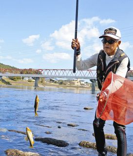 アユロード　第2章　＜50＞　100日行脚結びの地　アユと生きアユに生かされ島田さん　岐阜県関市・長良川の鮎之瀬