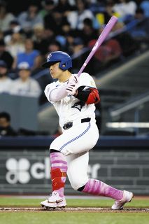 ◇山下斐紹被告、中日時代にホームランを放ちガッツポーズ【写真】：中