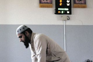 「外国人に日本がむしばまれる」溜まった不満、SNSで匿名発信　排外主義伸長の背景にいったい何が