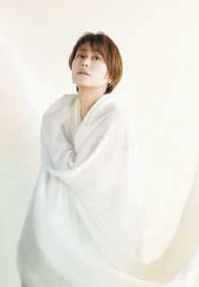 元カリスマギャルの安西ひろこ 胸の下まで伸びたロングヘアに